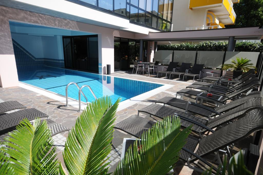 Hotel Ambassador Ριτσόνε Εξωτερικό φωτογραφία