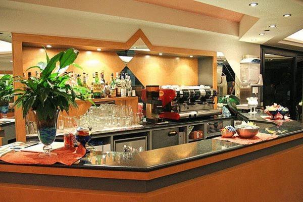 Hotel Ambassador Ριτσόνε Εξωτερικό φωτογραφία